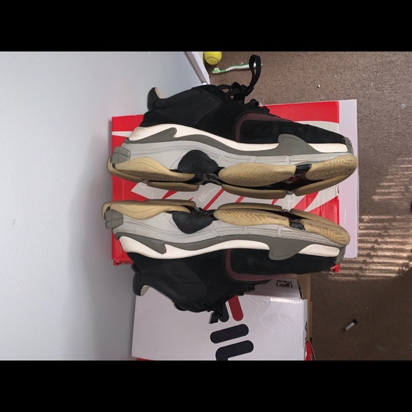 Triple S Balenciaga (Black & Burgundy) 10.5 Men - Picture 4 of 5